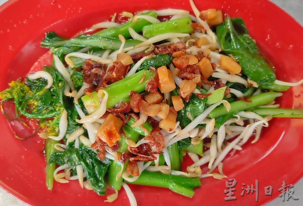 大霹雳封底主文/【人气美食】/阿妹海鲜肉骨茶真棒 渔村上岸海鲜添美味