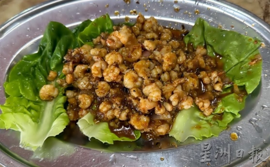 大霹雳封底主文/【人气美食】/阿妹海鲜肉骨茶真棒 渔村上岸海鲜添美味