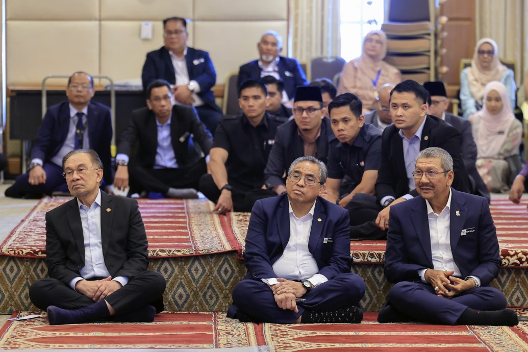 安华与首相官员进行斋月交流