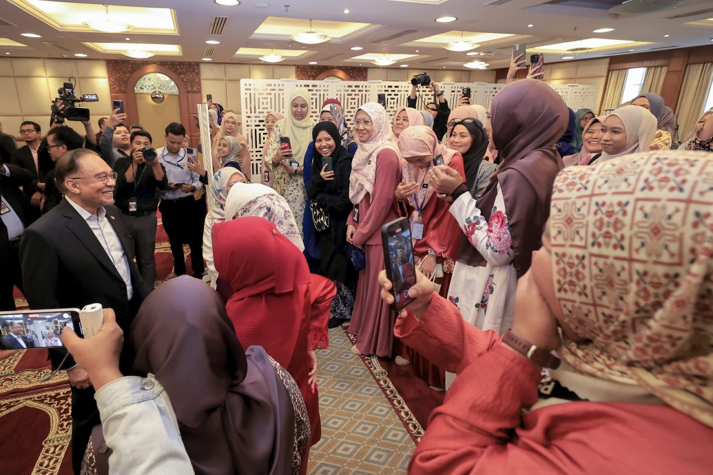 安华与首相官员进行斋月交流