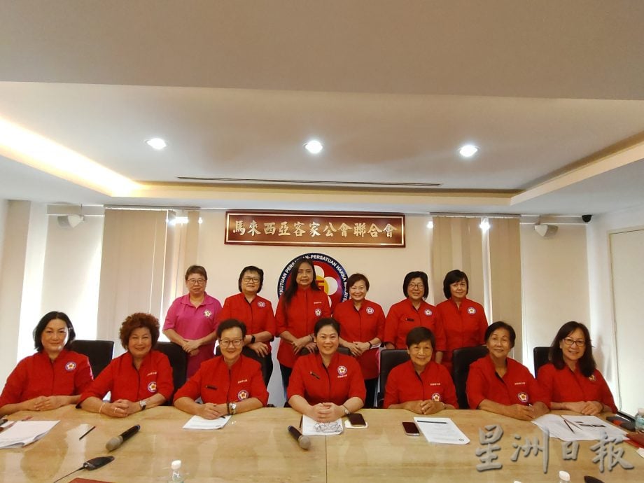 客联妇举办全国母亲节颂文比赛