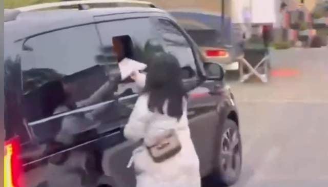 将粉丝信丢出车外 张颂文挨轰“冷漠人品差”