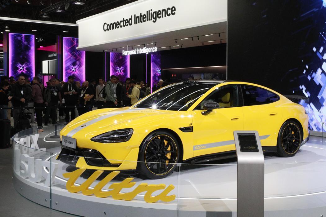 小米SU7 Ultra车主深夜试车 17秒时速飙破300