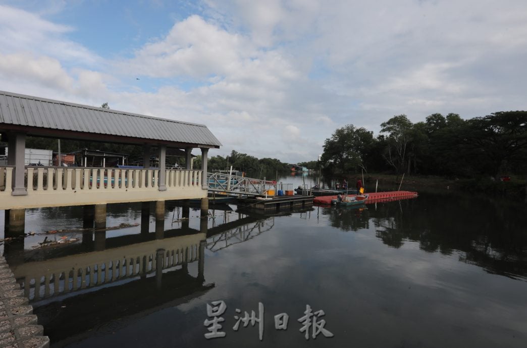 *已签发* 柔：封面：民生特工队：马西河“黑河”危机：化粪池故障污水入河，渔村生计受重创