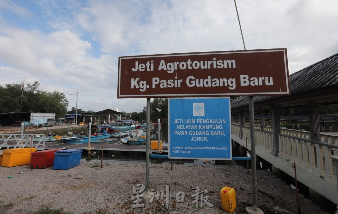 *已签发* 柔：封面：民生特工队：马西河“黑河”危机：化粪池故障污水入河，渔村生计受重创