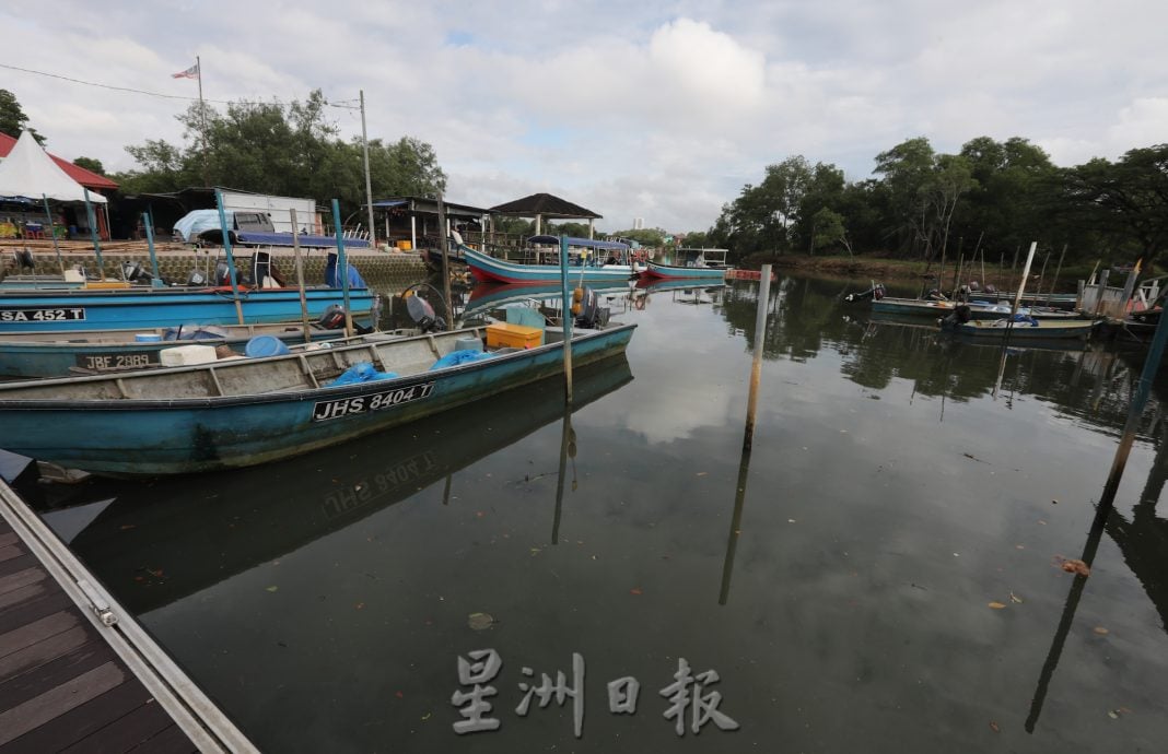 *已签发* 柔：封面：民生特工队：马西河“黑河”危机：化粪池故障污水入河，渔村生计受重创