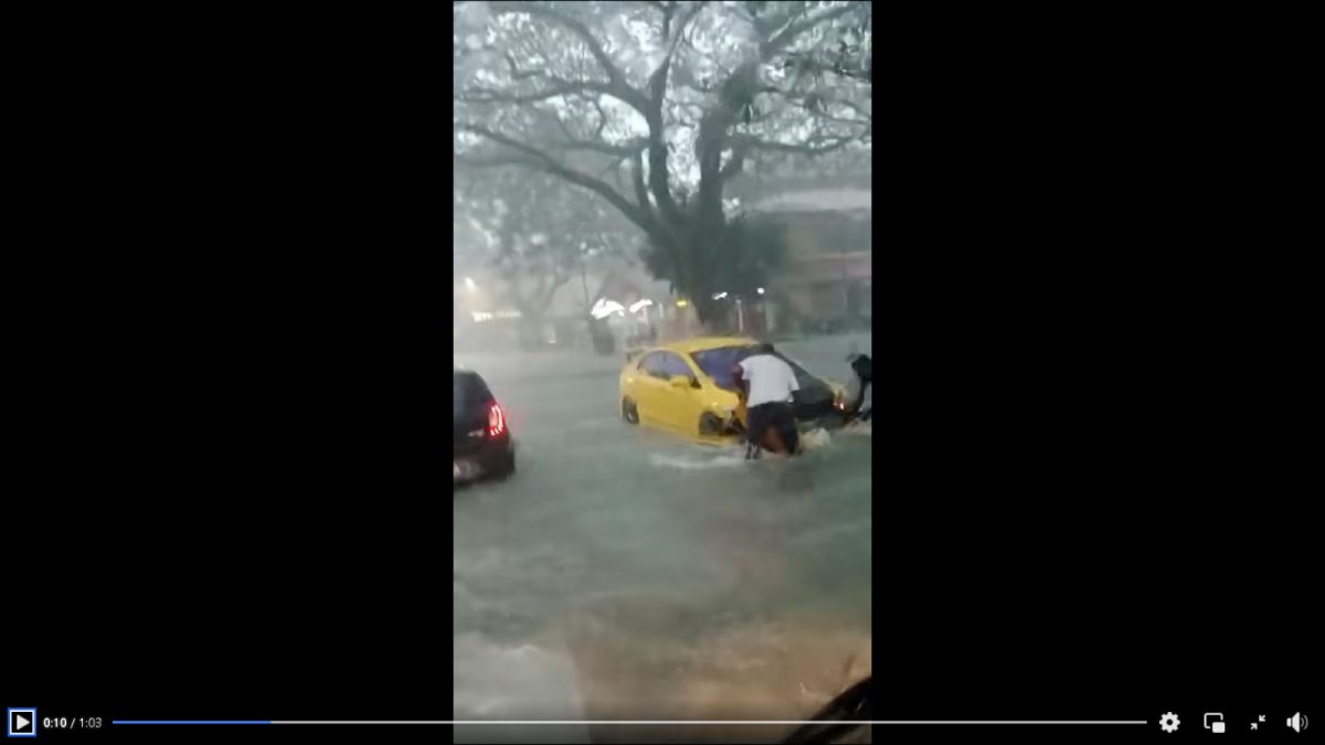 已签发 柔:版头之一:新山暴雨引发闪电水灾 多处地区积水及树倒阻路
