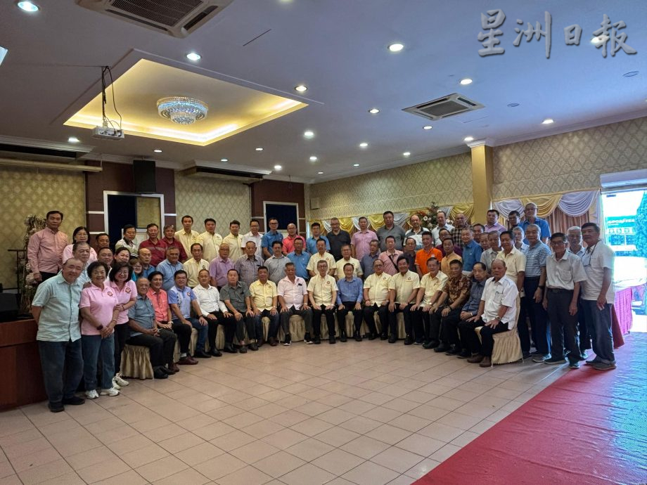 *已签发* 柔:版头之一:林福山率福联会理事 与柔北36属会代表交流