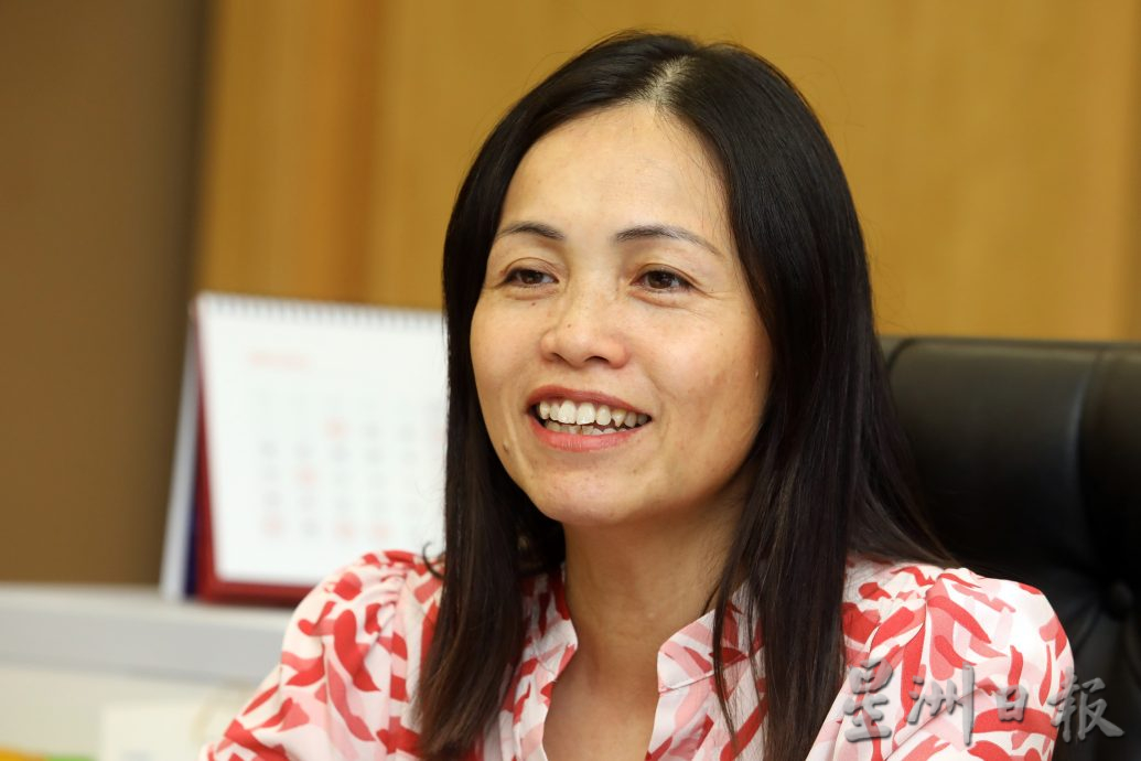 张念群:部分国家立法禁止未成年使用社媒 “通讯部仍在观察成效”