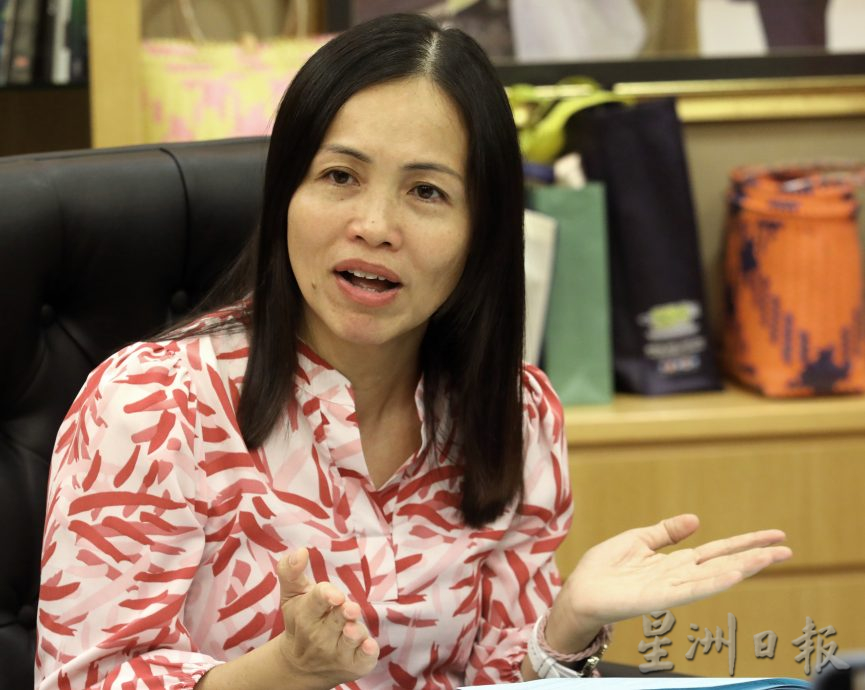 张念群:部分国家立法禁止未成年使用社媒 “通讯部仍在观察成效”