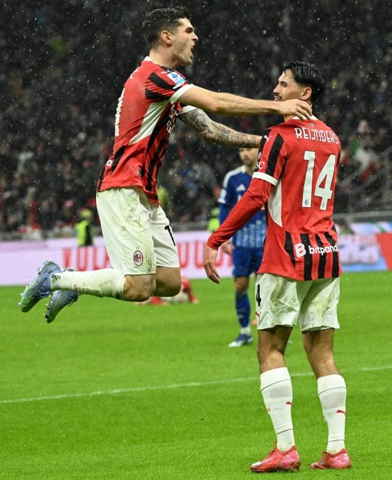 意甲|下半场轰2球逆转科莫 米兰距前四还有5分