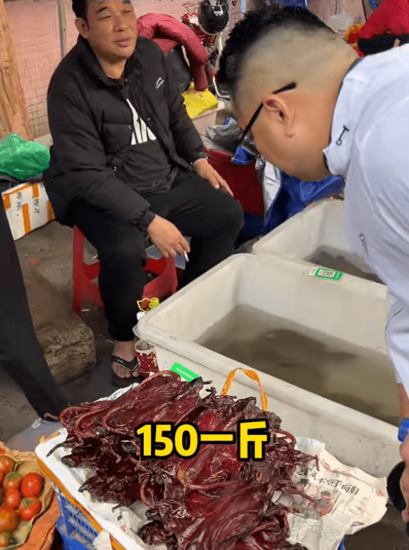 拚图两图)你敢吃吗?佛山街市多店卖“老鼠乾”可蒸可炒 专家：有食用风险