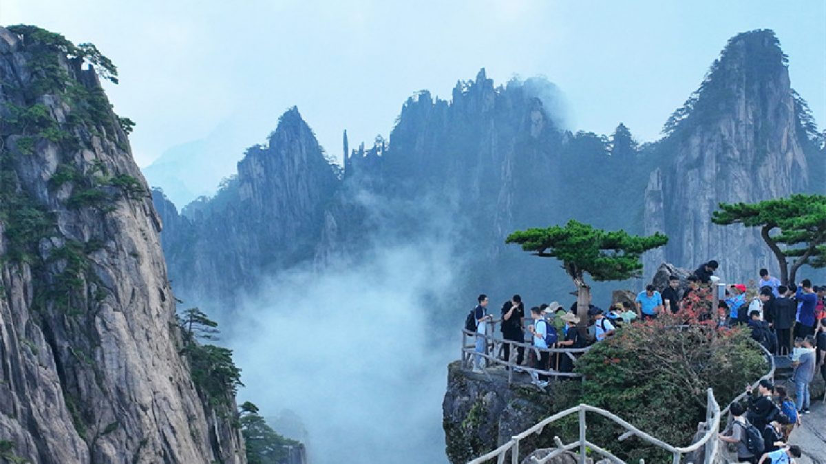 拚图)中国黄山等多景区妇女节期间全球女性免门票