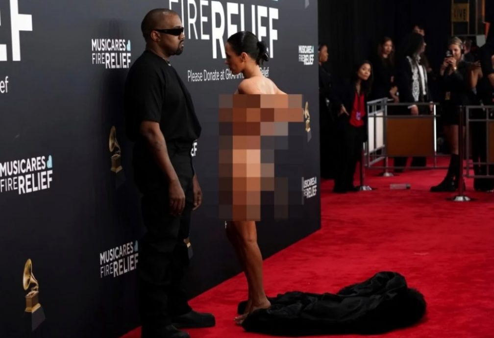 挺纳粹又携妻露三点 康耶维斯遭经纪公司解约