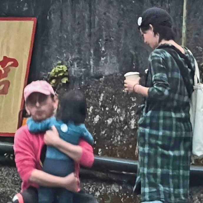 挺过性丑闻低潮期? 黄子佼零遮掩度天伦乐