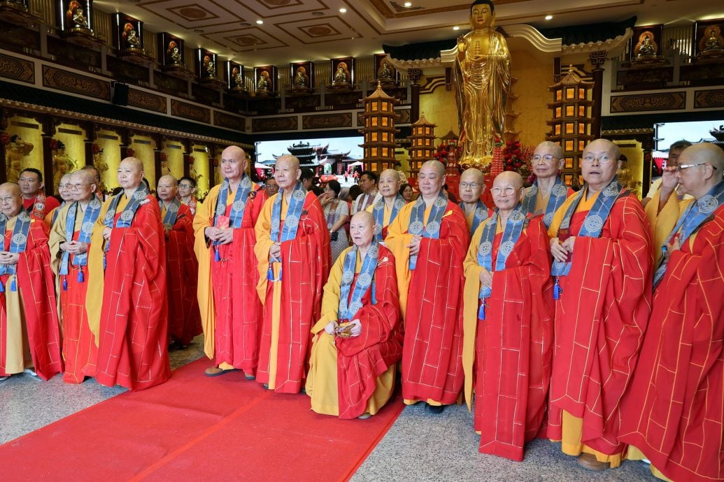 早报头－大都会-千人赴琉璃山药师佛寺 共襄盛举94观音像开光安座/10图