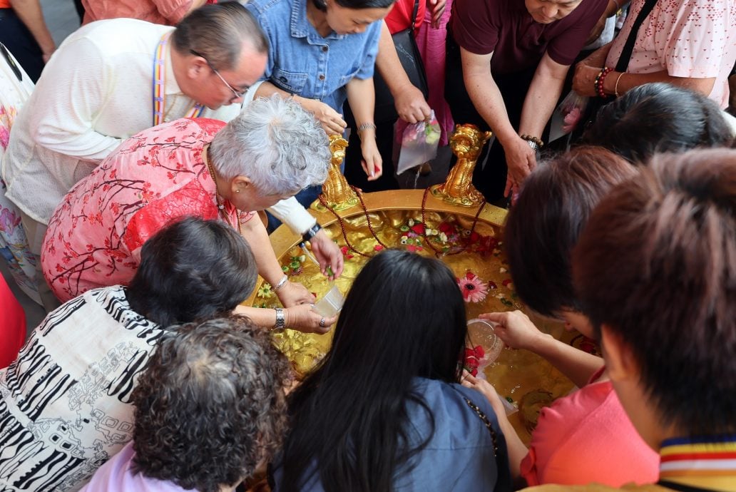 早报头－大都会-千人赴琉璃山药师佛寺 共襄盛举94观音像开光安座/10图