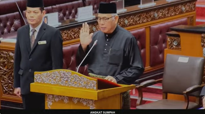 曾任一届雪州议员 张菲倩宣誓就任上议员