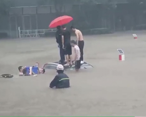 曾雨中“破”车救人 郑州“菜刀哥”急病离世享年39岁