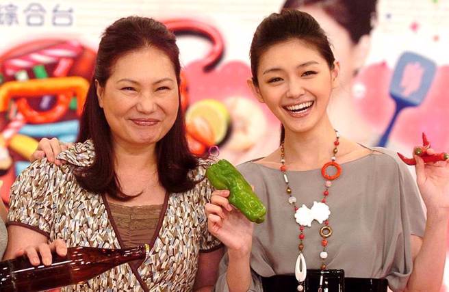 汪小菲断绝张兰全是演？ S妈吐“他是骗子”忆大S