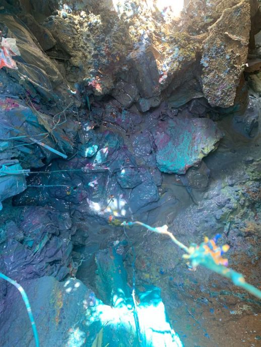 油漆污水肇祸 太平村沟渠惊现蓝色污水