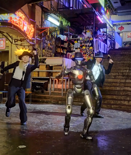 深圳机器人复刻《功夫》斧头帮舞蹈