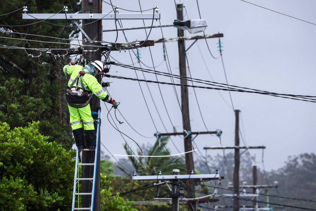 热带气旋袭澳酿1死　逾37万户停电、待命军车相撞反成被救者