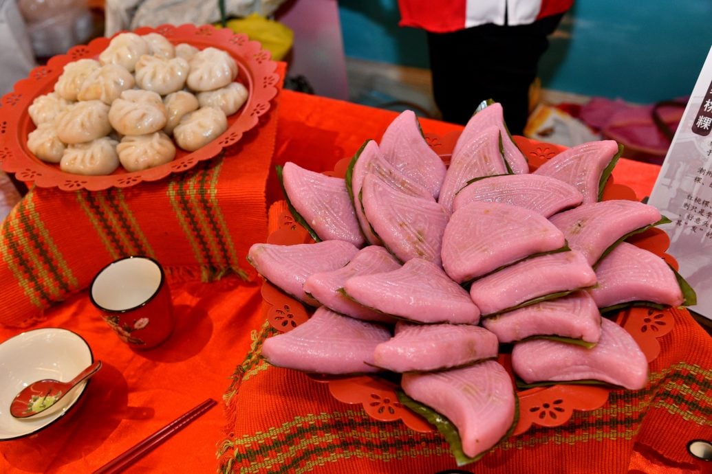 版头-大都会/“七大籍贯美食慈善午宴”筹获20万令吉 今移交新纪元作南大楼扩建工程用途／图 