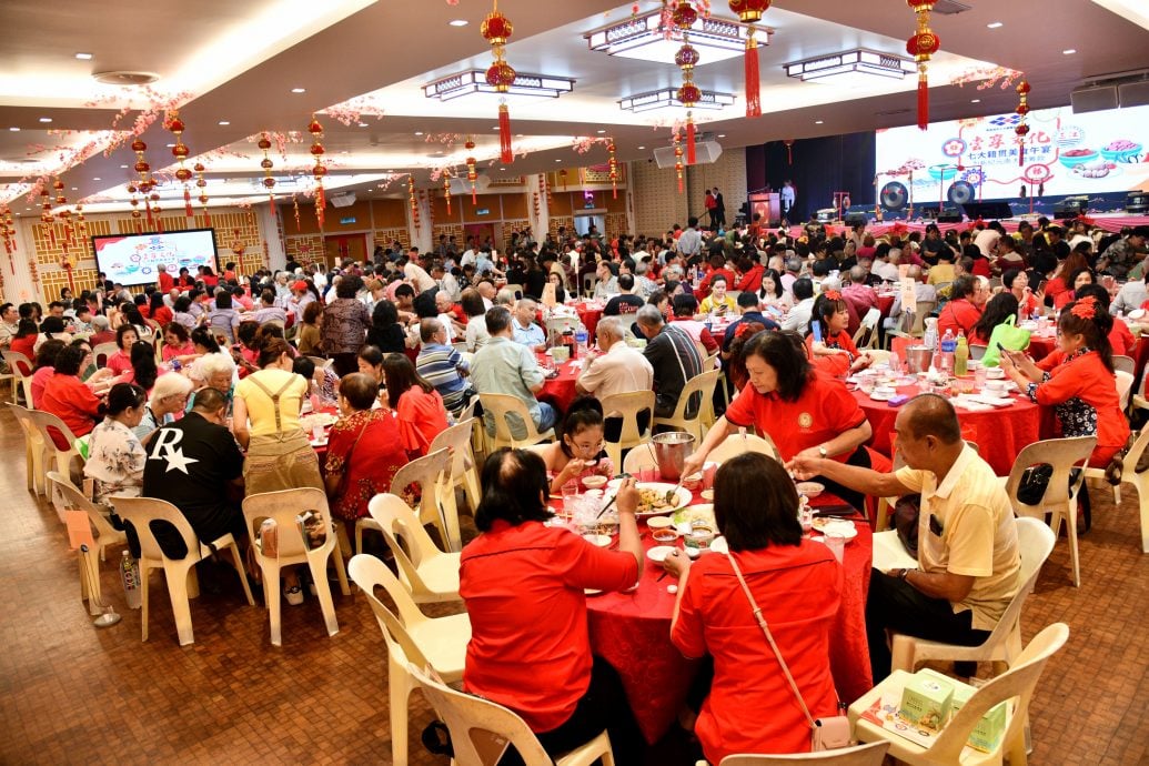 版头-大都会/“七大籍贯美食慈善午宴”筹获20万令吉 今移交新纪元作南大楼扩建工程用途／图 