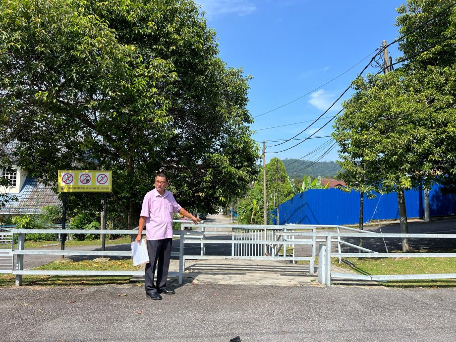 版头//大都会-余保凭