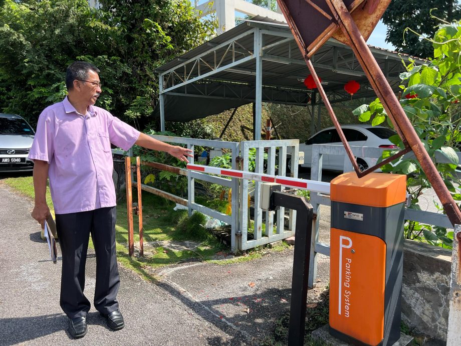 版头//大都会-余保凭