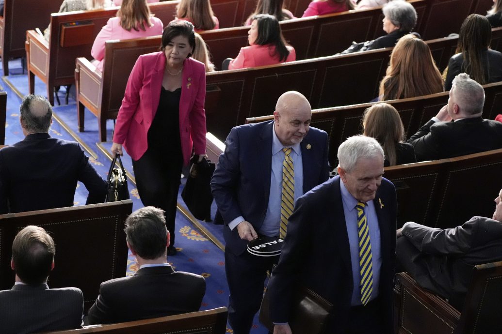 特朗普在国会演讲 吹嘘任期开门红