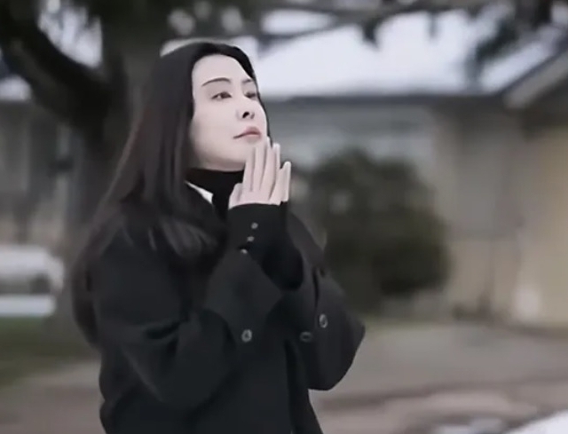 王祖贤坐镇艾灸馆 网赞亲切没架子