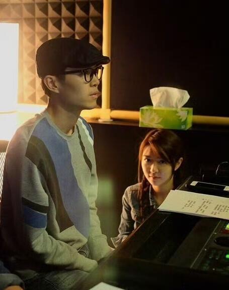 疑早闻方大同噩耗哭唱新歌 薛凯琪“全平台换大头照”