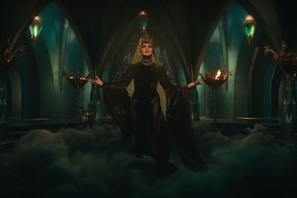 盖儿加朵气势压过众演员 真人版《白雪公主》320全马上映