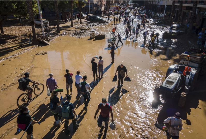 看世界 去年创纪录数十万人因气候灾害流离失所