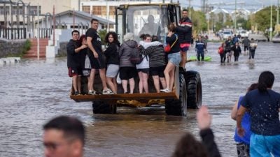 阿根廷洪水16死逾百失踪 一日降雨量“超过一整年”