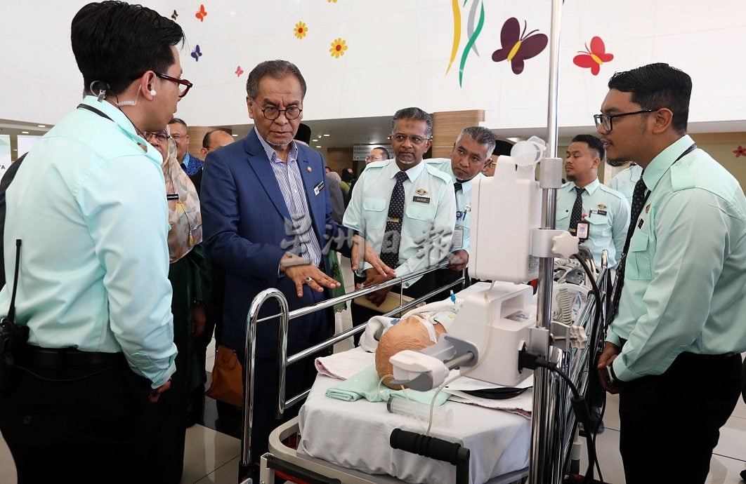 祖基菲里:近期将发通告允许医疗助理开非处方药