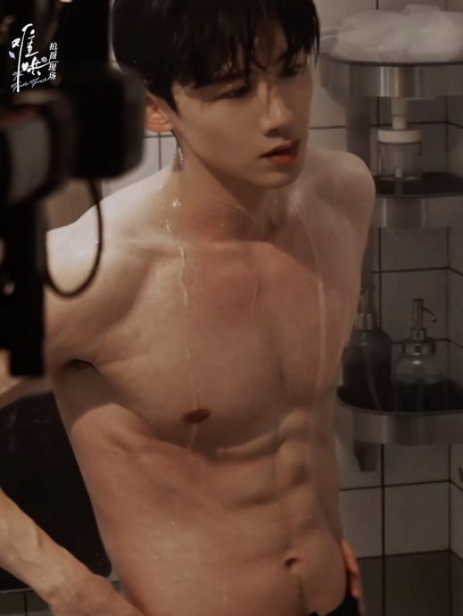 章若楠10年前“婴儿肥”照被挖　颜值变化遭疑微整