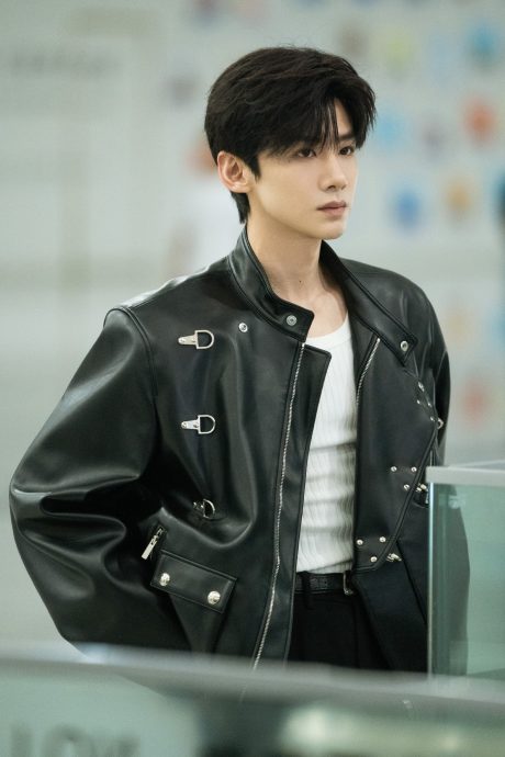 章若楠10年前“婴儿肥”照被挖　颜值变化遭疑微整