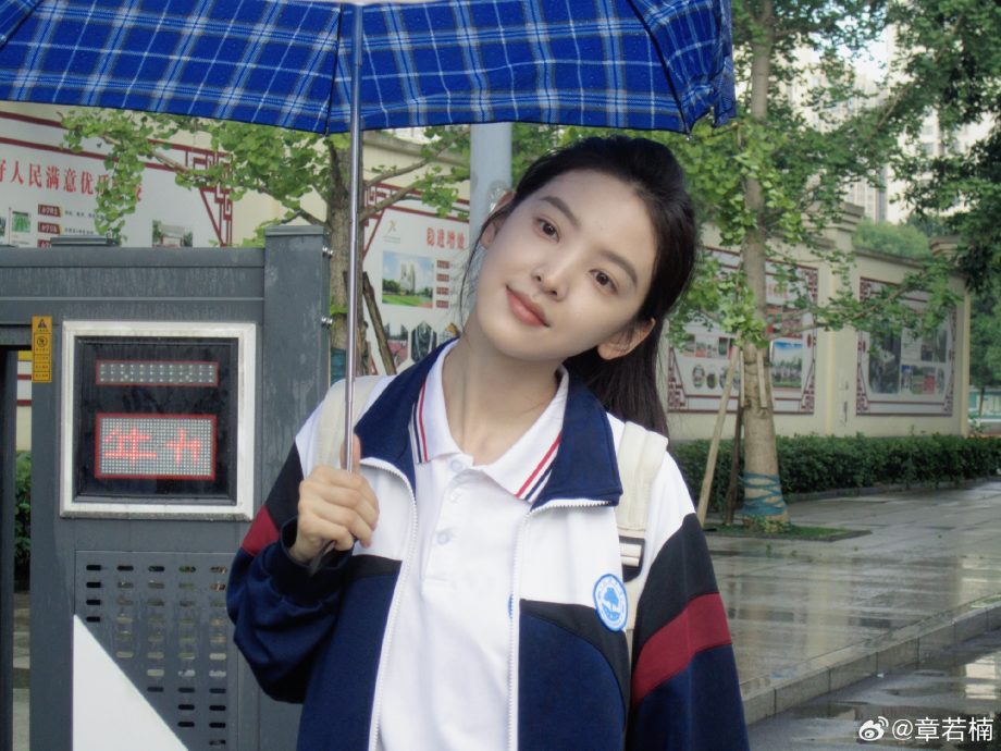 章若楠10年前“婴儿肥”照被挖　颜值变化遭疑微整