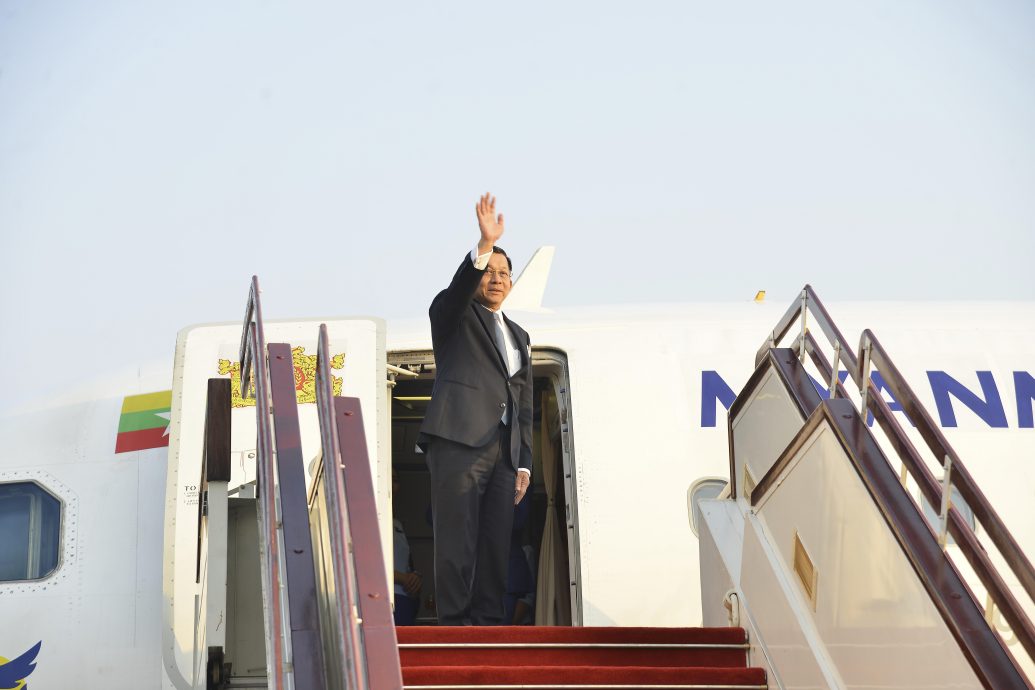 缅军政府首脑敏昂莱访俄晤普汀