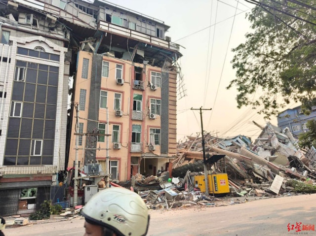 缅甸地震后首夜：中文老师带孩子家门口打地铺　华商免费提供食物