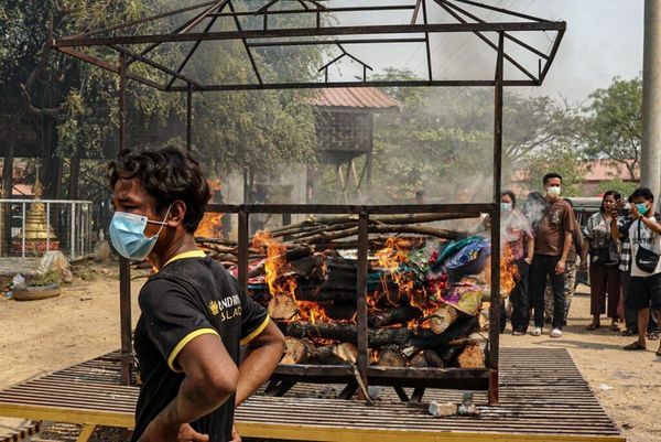 缅甸强震死亡数增至1700！“火葬场被塞爆”家属蹲街头烧遗体