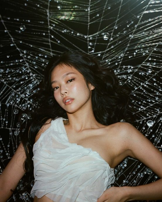 美国开唱被批服装太暴露 Jennie：下世不当BLACKPINK成员