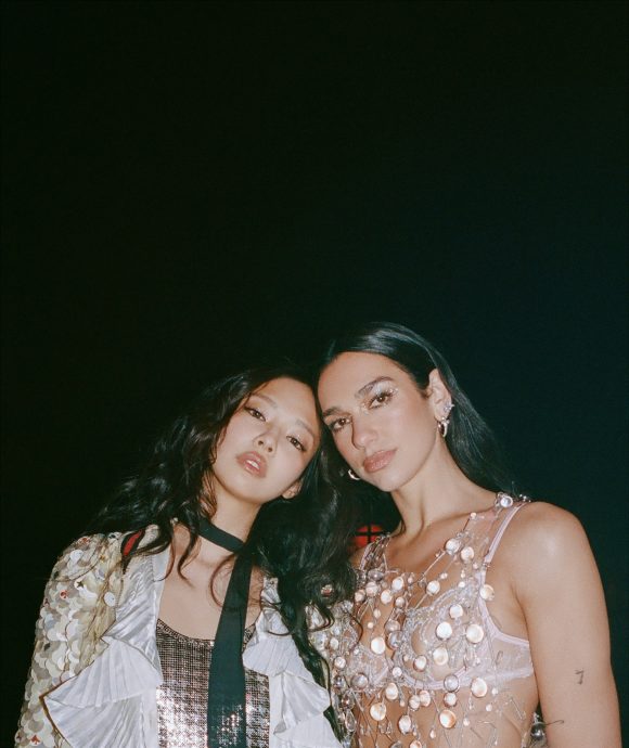 美国开唱被批服装太暴露 Jennie：下世不当BLACKPINK成员