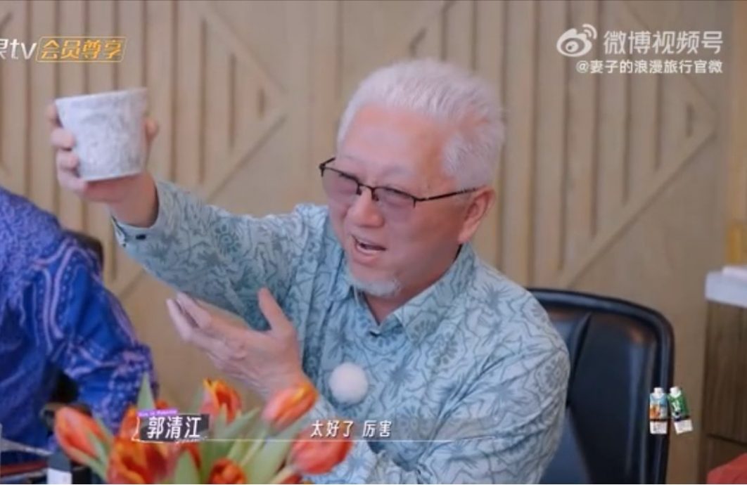 胡静解画马中“怕老婆”大不同 自比“脖子”惹笑