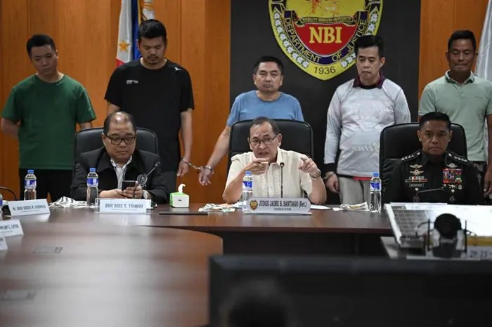 被指控的中国间谍向菲律宾城市、警方赠送了现金和摩托车