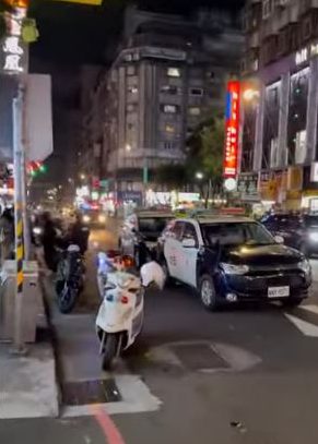 西门町爆街头互斩 3少年中多刀全身浴血