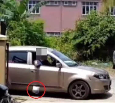 视频|不下车从车窗扔包裹进屋 同行骂：这么懒别做快递员！